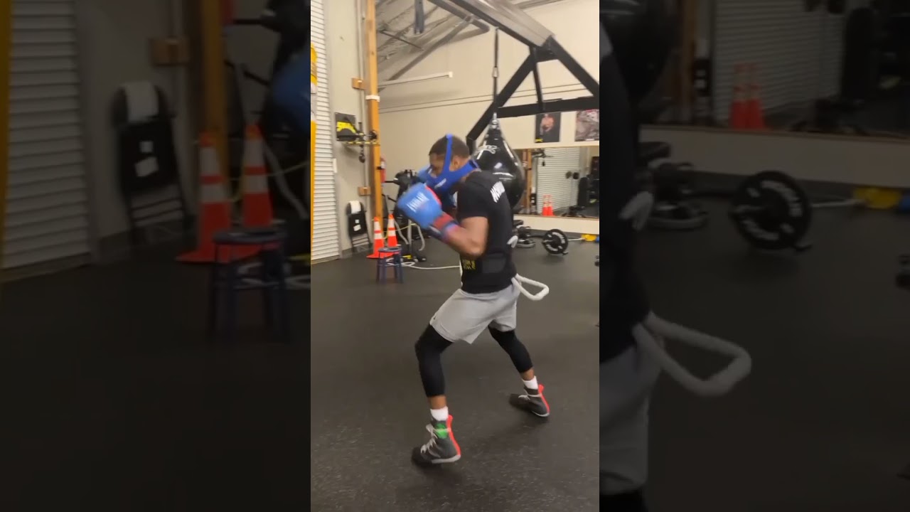 Devin Haney enduring hypoxic (reduced oxygen)training today,with conditions of 14,000 feet elevator.