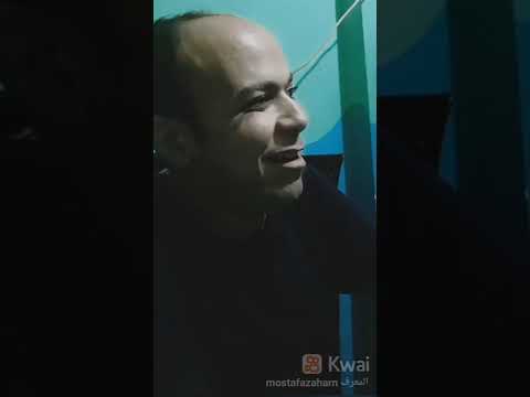 لما تقبل صاحبك في الشغل الصبح درش تيوب عيش معنا اللحظه