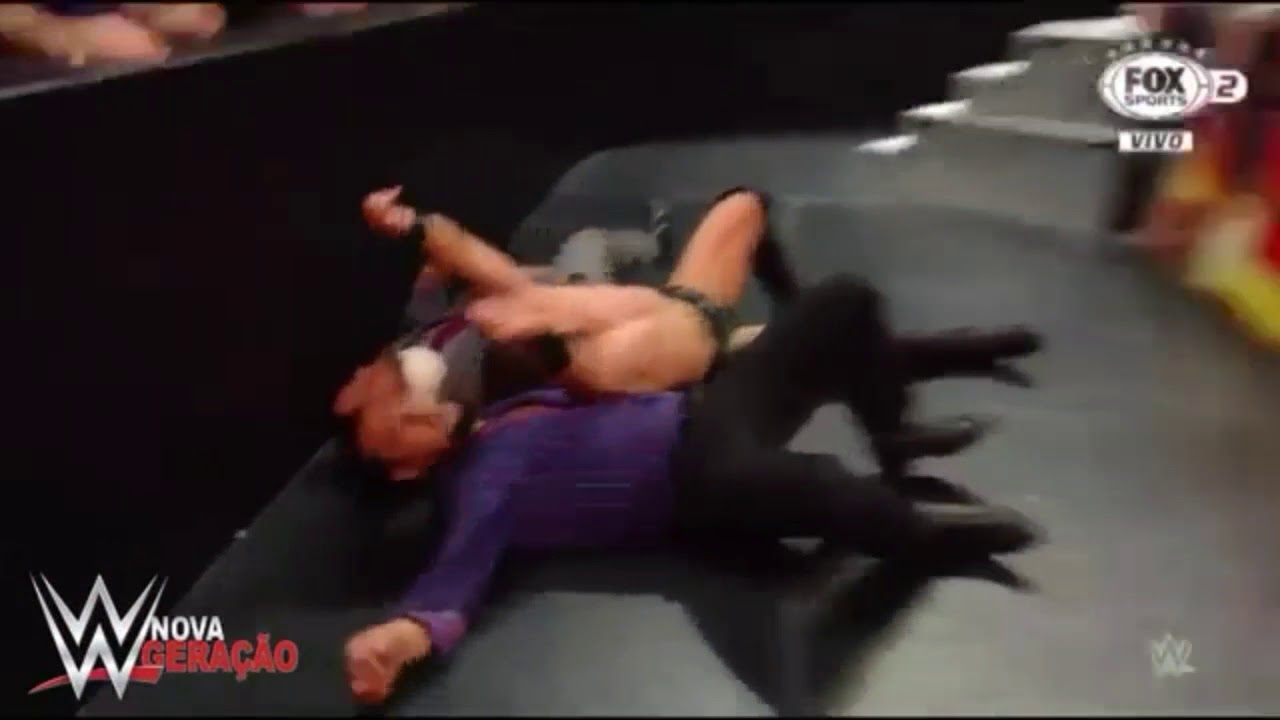 Kane Ataca Braun Strowman : RAW - FOX SPORT - PT BR