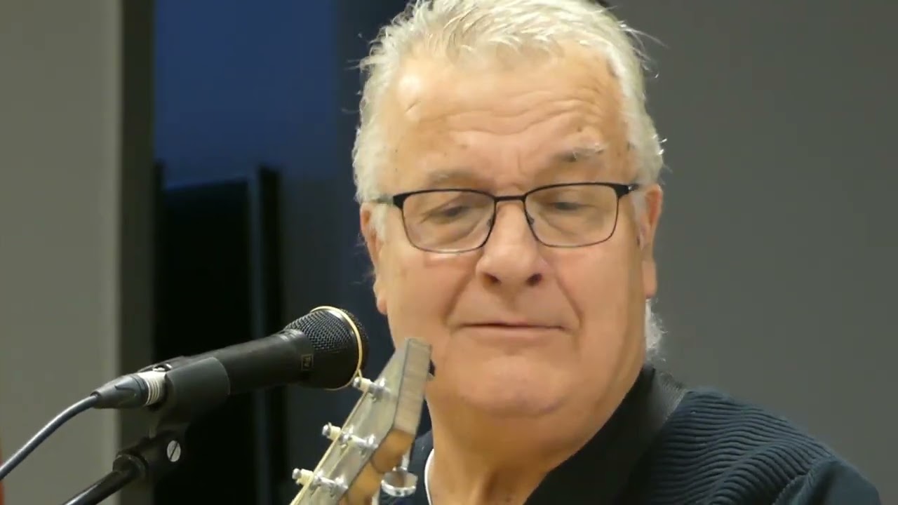 Stefan spelar dansbands musik.