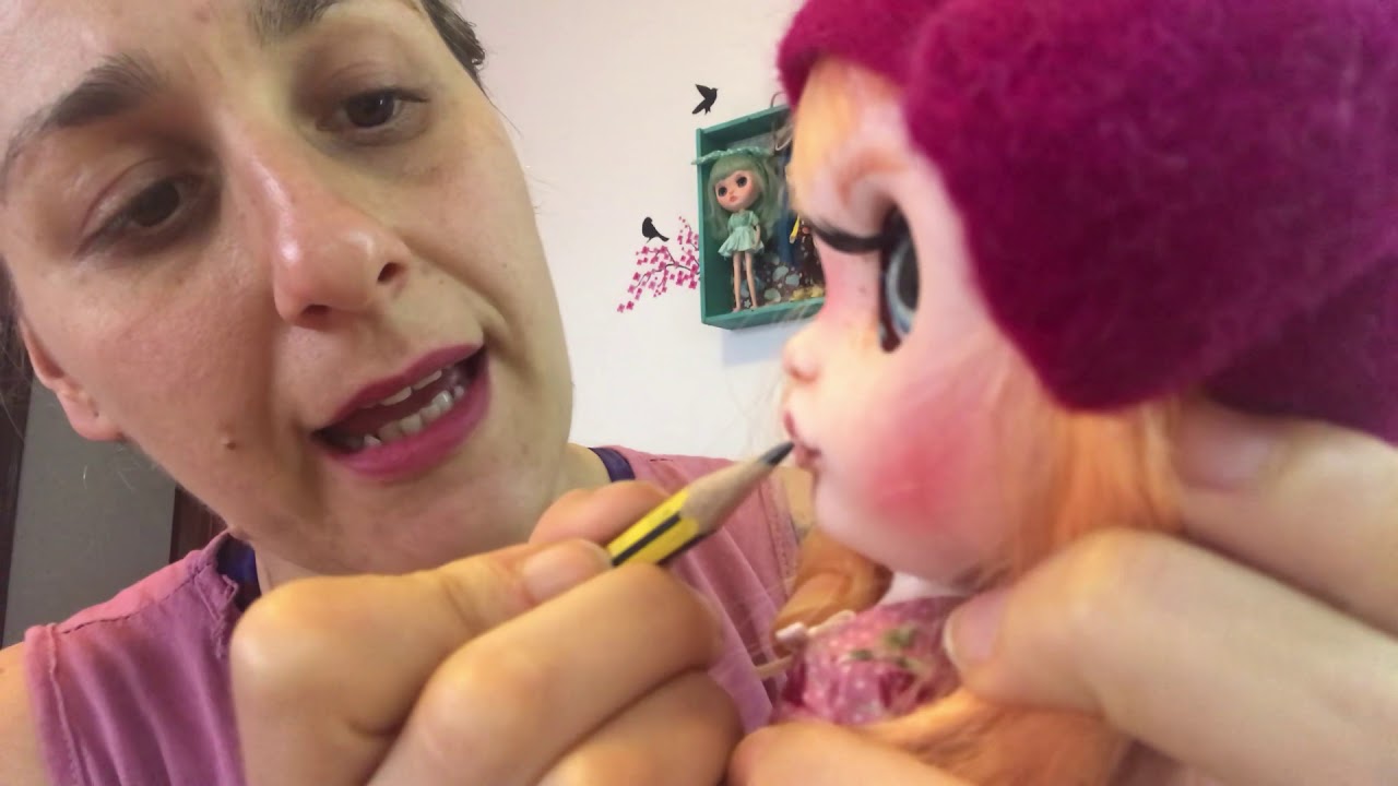 2ª parte de cómo hacer el carving de la boca de una blythe
