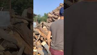 Basculare Main Cu Lemne De Foc