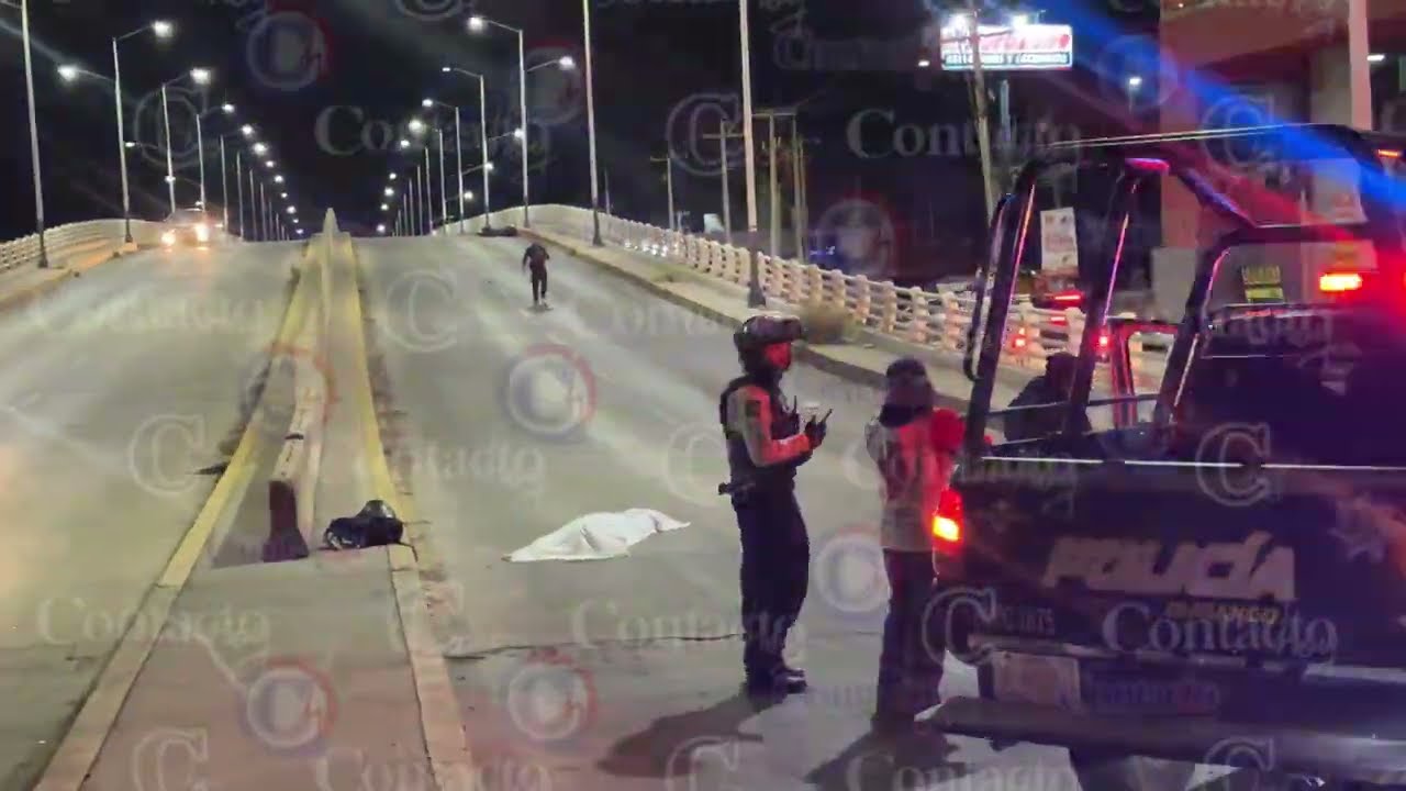 Jovencito de 19 años muere al caer de su moto en bulevar Guadiana. 