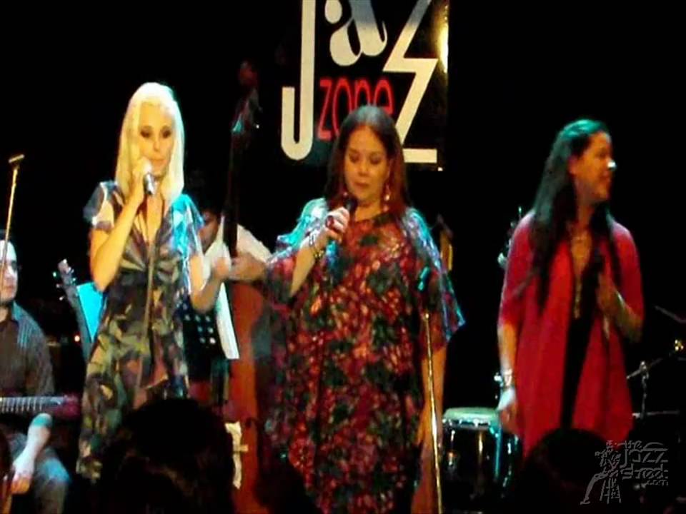 Desire Mandrile, Pilar de la Hoz & Gianina Pinto - Medley - YouTube
