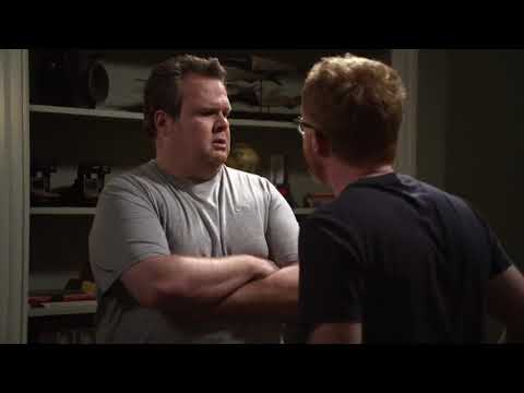 Video Modern Family 1x11 - Mitch and Cam tries to Ferberize... - youtube