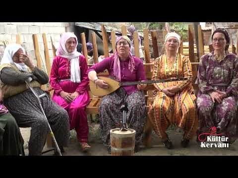 Sultan Bacı Bozkurt -Sazköylü   Muhacir kadınlarla  türküler çaldı  söyledi.