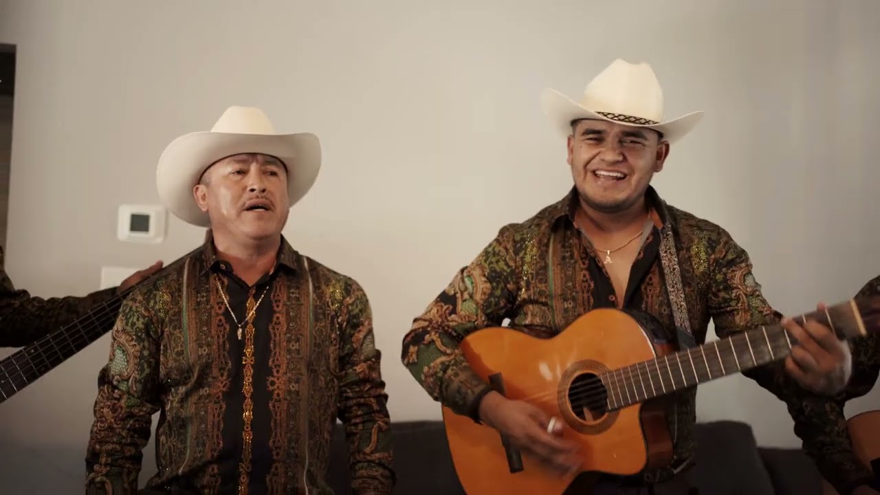 El Buen Porte de la Sierra-  El Compa Docho