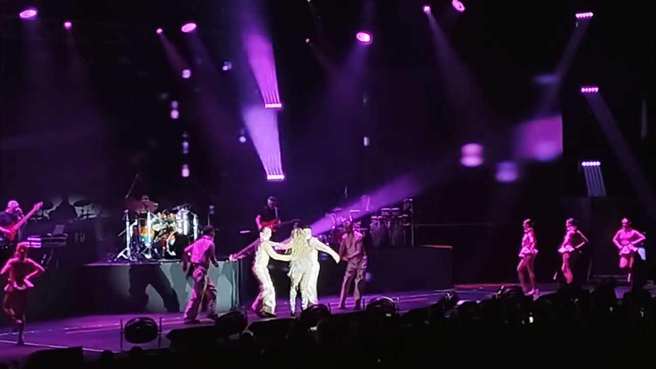 Hadise - Mesajımı Almıştır O (İstanbul Kongre Merkezi - Harbiye Oditoryumu (10.02.2024)