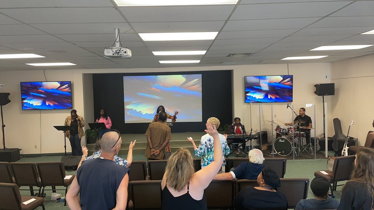 live-praise-and-service-at-calvary-worship-center-bellingham-washington