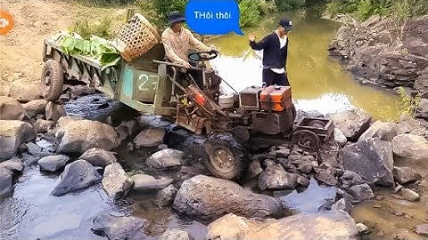 Xe công nông chở chuối đường đá rất là khổ  và cái kết