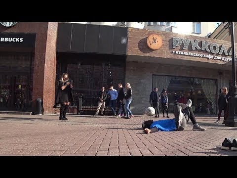 Старый Арбат Чернокожий жонглёр. Arbat Moscow Black juggler