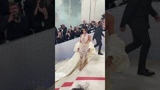kimkardashian Arrives At The metgala