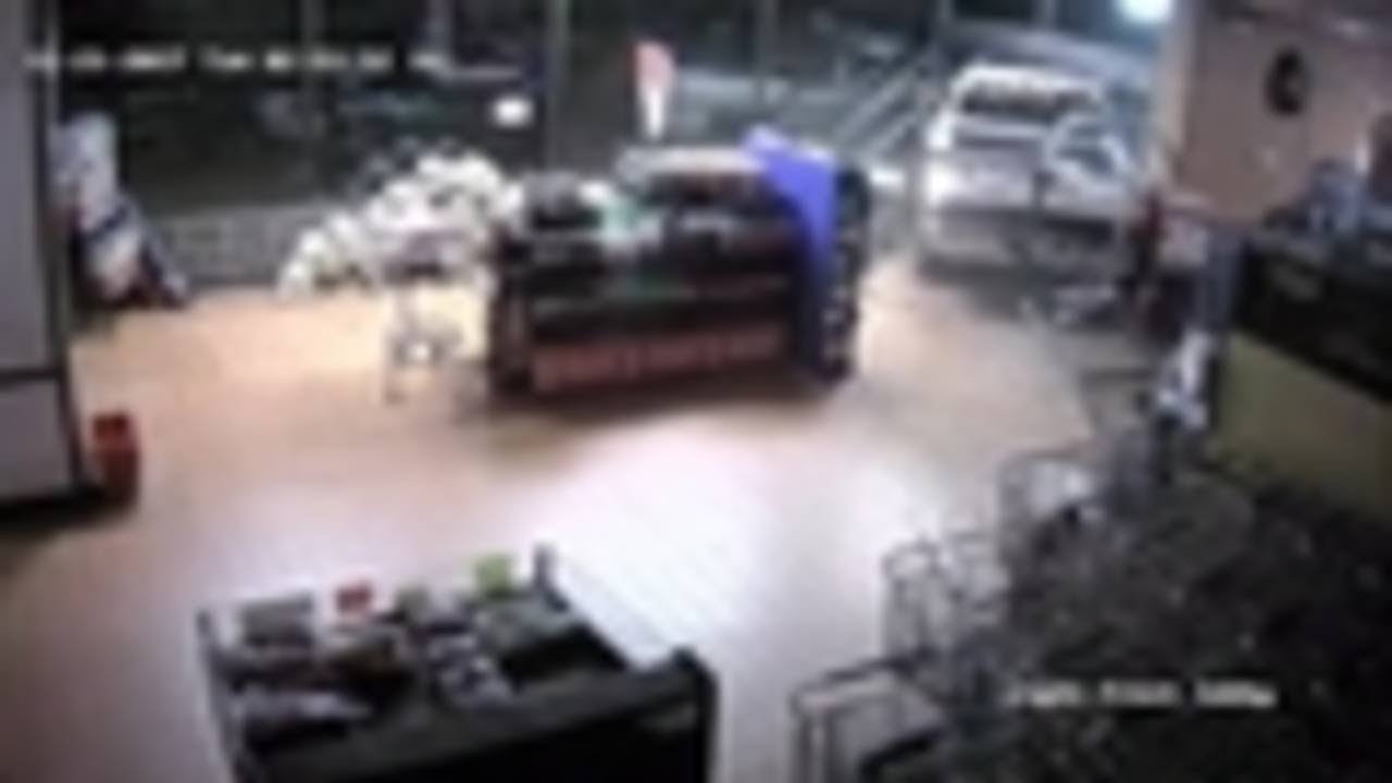 Thieves use pickup truck to destroy grocery store and steal ATM in Alabama