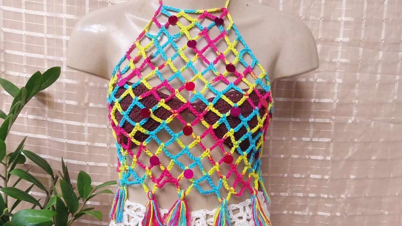 top cropped frente única TM G em crochê para o Carnaval