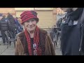 Она вернулась за последним чемоданом. Английская зима
