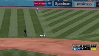 MIA@LAD: Utley dives to make tremendous stop and toss