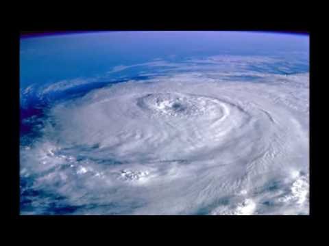 Videó: Mi a közös az oszcillációkban és a hullámokban?