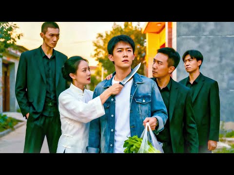 استهونوا بيه وافتكروه ضعيف لكنه بيهزم 4 من اساتذة الفنون القتالية