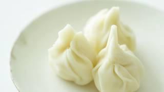 らくら　vol60レシピ【餃子の包み方／バラ餃子・巾着包み】 薔薇餃子の作り方 簡単な包み方 美しいローズ餃子 バリッとジューシーな餃子の焼き方