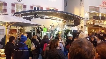 Little Ski Guides - Zell Am See - Oompah band plays Highway To Hell!!