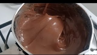 Crème pâtissière aux chocolat sans œufs.avec 3 ingrédients seulement