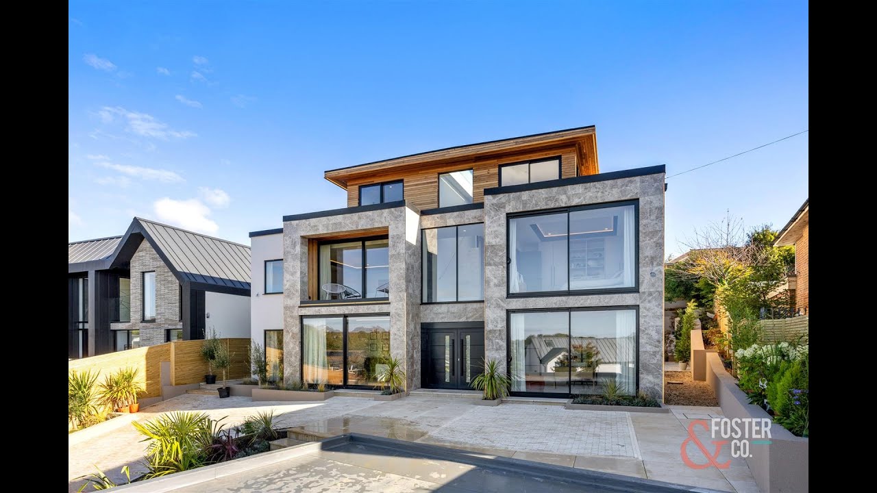 Stunning 4,843 sq ft Detached Family Home with Uninterrupted Sea Views & Luxury Finishes, For Sale