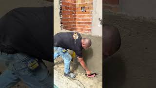 Compensa não desempenadeira elétrica? #Obra #Construção #Reboco #DesempenadeiraElétrica #Gambiarra