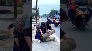 She Cleared the Road… Then Found a Blessing سبحان الله ❤️