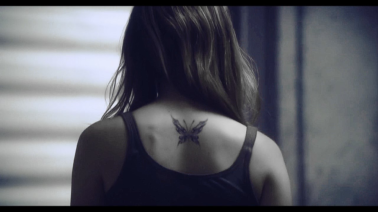 Shows off his tattoo hi-res stock photography and images - Page 2 - Alamy, image size:1280x720