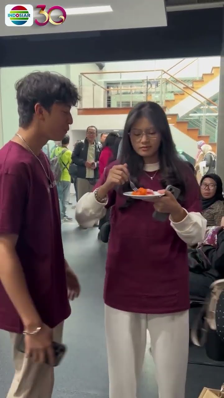 Aww!! Emang boleh segemesh ini? Naura godain Rakha! #shorts