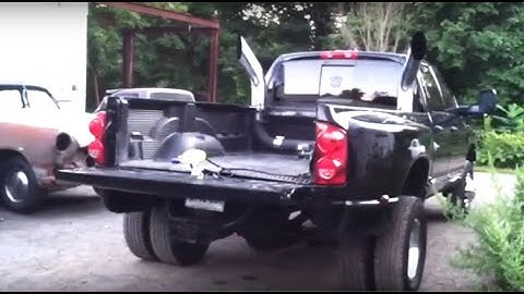 This is how to stop people from tailgating you on the highway!