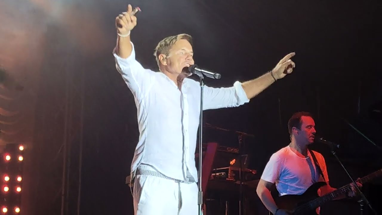 Dieter Bohlen am Piano 🎹 der Gitarre 🎸 und mehr