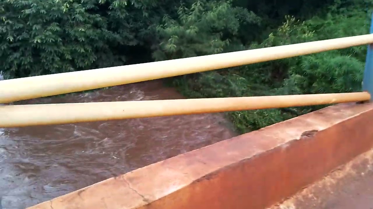 Cidade de Érico cardoso muita água indo para a barragem de paramirim Bahia 
