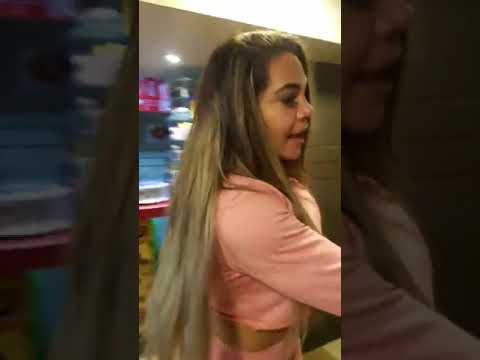 Anelhi Arias Barahona con leggings rosados