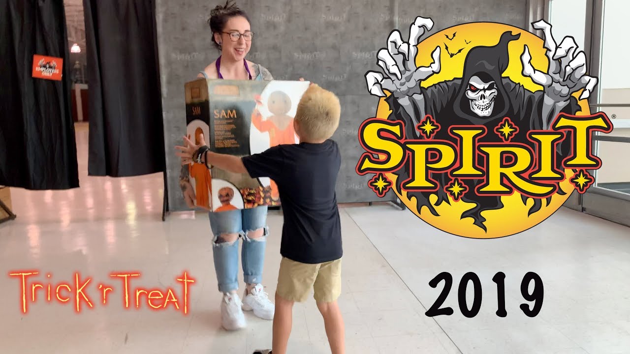 SPIRIT HALLOWEEN MANAGER GAVE ME TRICK 'R TREAT SAM!!! (Plus Store Tour) YouTube