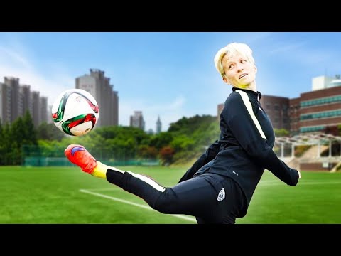 Video: Megan Rapinoe nettoverdi: Wiki, gift, familie, bryllup, lønn, søsken