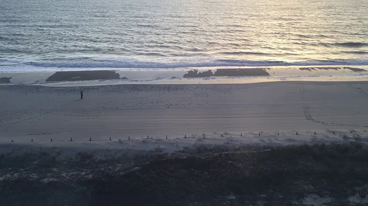 Ocean waves and background noise for 4 minutes