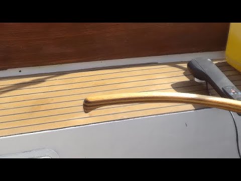 sailboat tiller vs wheel