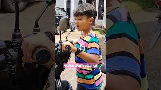 FAREL PRAYOGA NAIK SEPEDA LISTRIK #farel #farelprayoga #ojodibandingke #carebebek #short #shorts