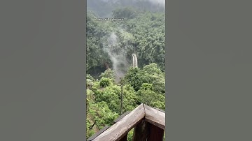 niatnya mau ngadem, alam malah totalitas 🌧️💨 #curugciparay #tasikmalaya #shorts