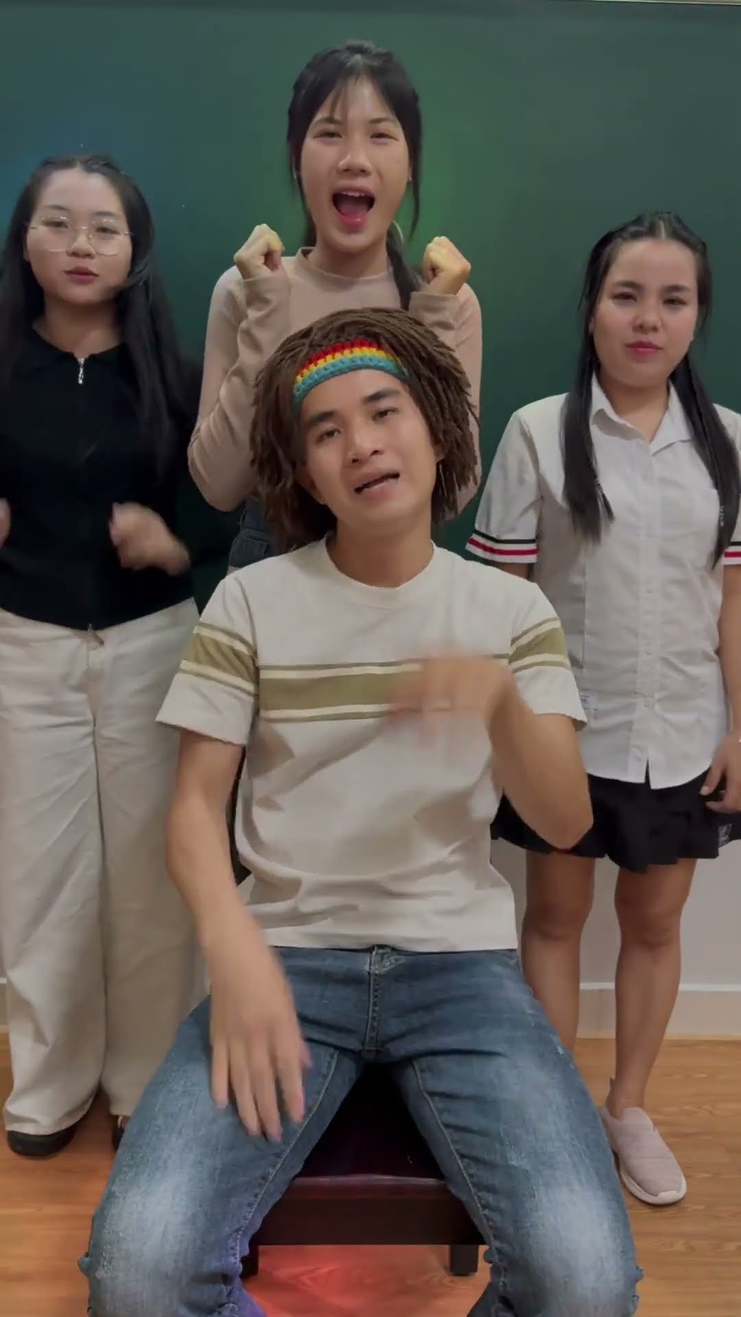Su Hao comedy: imitate actions ?