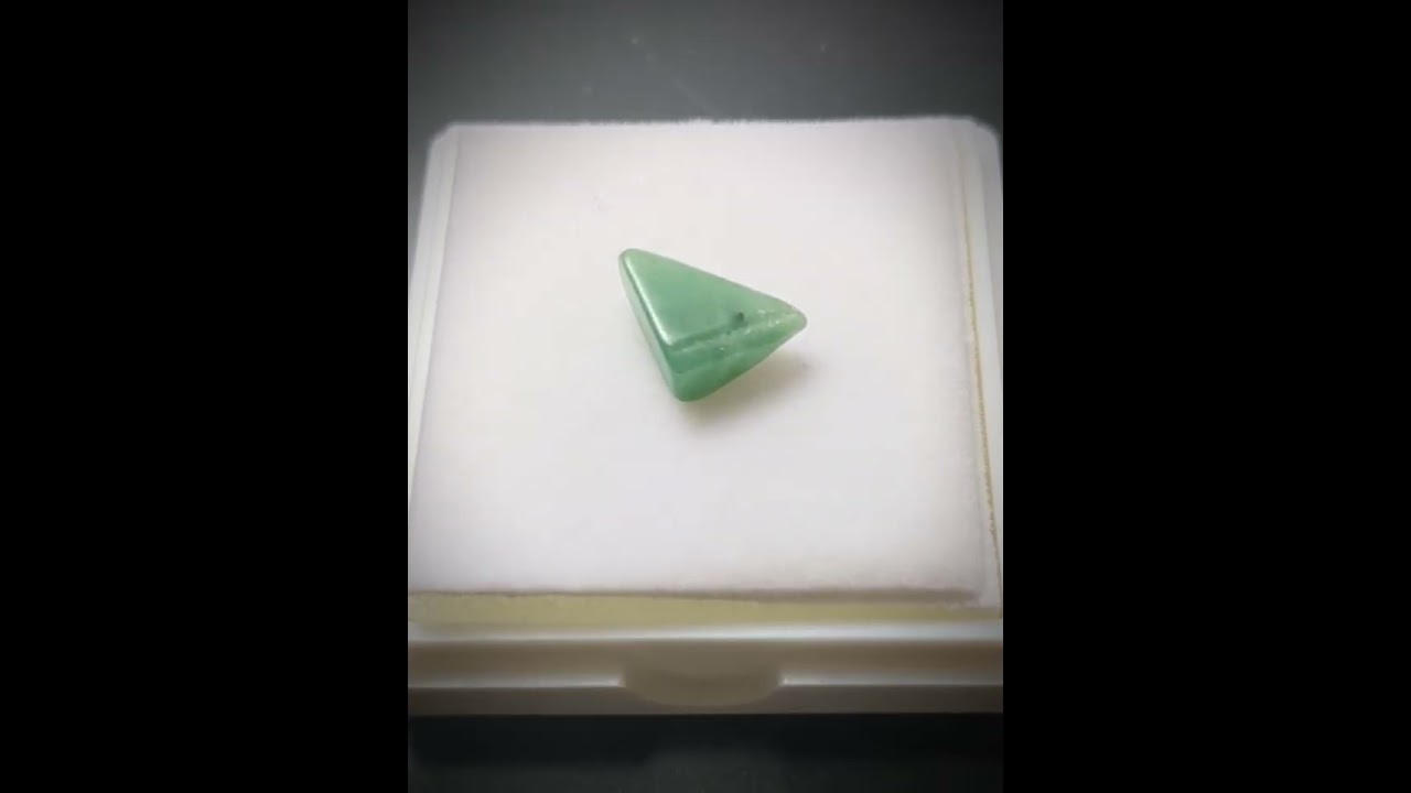 日本国産鉱物標本027 新潟県糸魚川市青海海岸産糸魚川翡翠 ひゃー