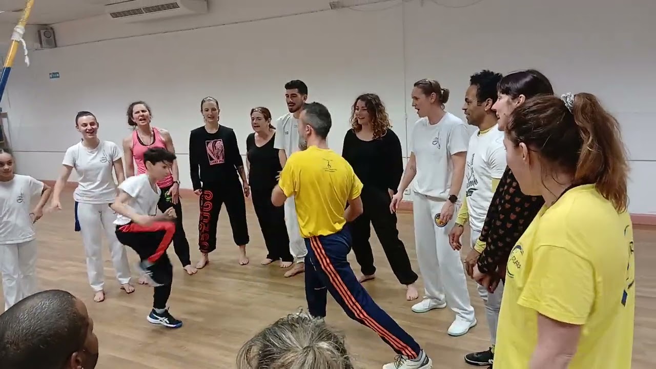 J’́ai failli me faire assommer