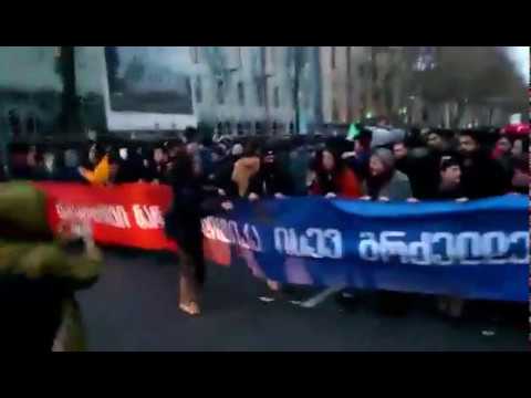 \"დეკრიმინალიზაცია 2016\" - პარლამენტთან აქცია ხმაურის ფონზე დაიწყო