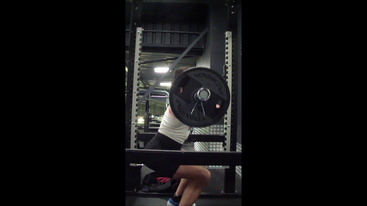 Club Superphysique - Squat Avant 10 x 80 KG