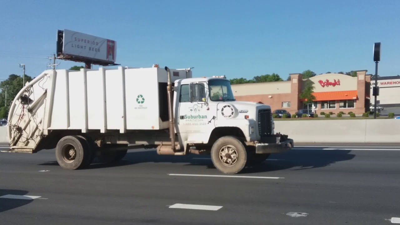 Suburban Sanitation Ford L8000 Heil Formula 4000
