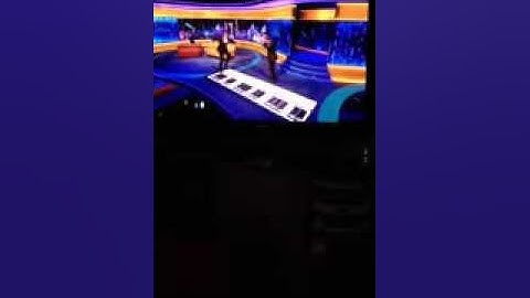 Jonathan Ross falls over. Sandra bullock and tom hanks play piano