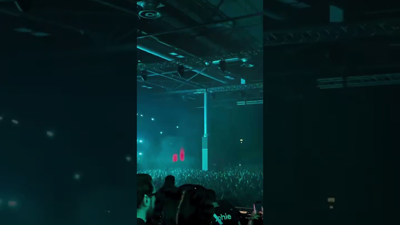 SNTS at Black Works Club #techno #rave #dj auf YouTube ansehen SNTS at Black Works Club #techno #rave #dj auf YouTube ansehen