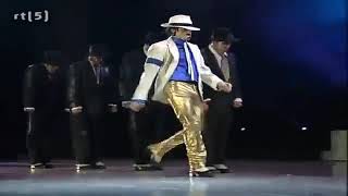 The strangest movement by Michael Jackson__ أغرب وأقوى حركة لمايكل جاكسون تتحدى الجاذبية