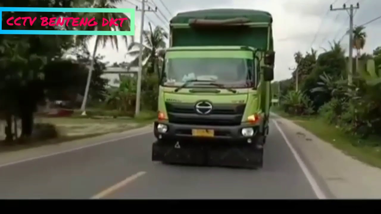 Kumpulan truk oleng yang  terekam CCTV BENTENG DKT YouTube